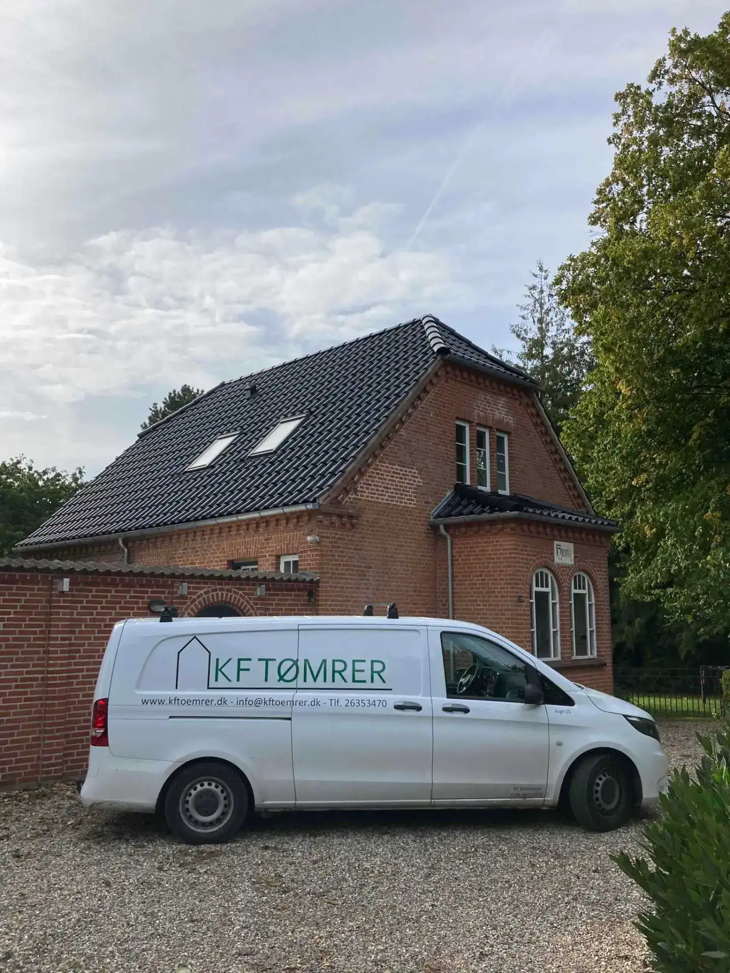 Tømrerfirma KF Tømrer ApS med service til hjemmet og renoveringsprojekter.